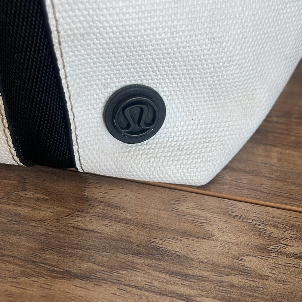 Pre-owned lululemon White and Black Women's Backpack - Picture 4 of 16